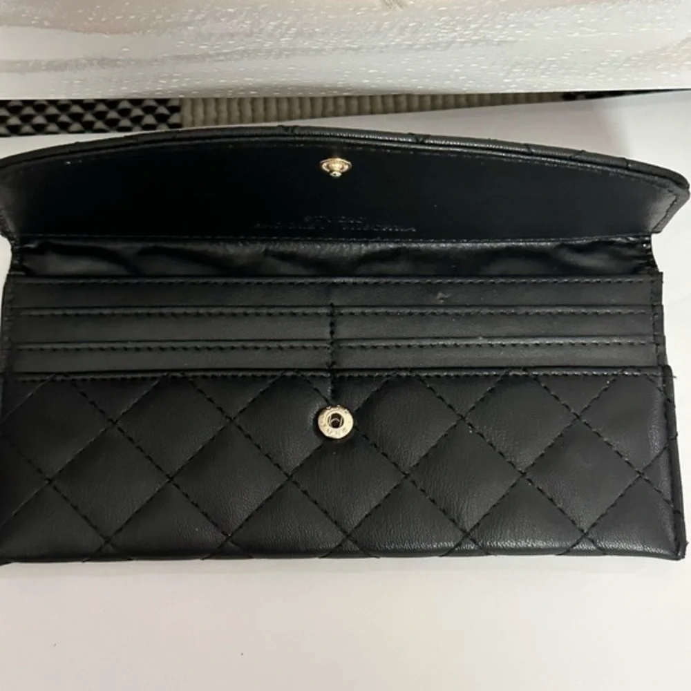 Badgley Mischka Studio Black Vegan Leather Diamond Quilting Cover Wallet NWOT